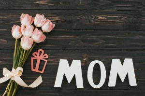 Создать мем: букет для мамы, цветы маме, день матери