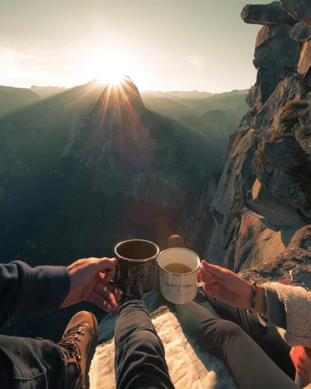 Create meme: morning of the mountain, good morning mountains, coffee in the mountains