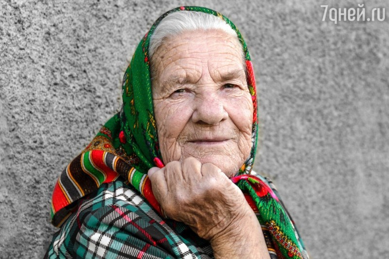 Создать мем: лицо бабушки, добрая бабушка, на склоне лет