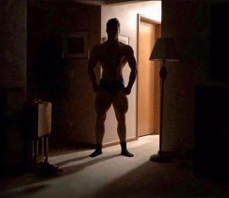 Создать мем: pavel durov, shadowy buff guy in a doorway, кошмар мем