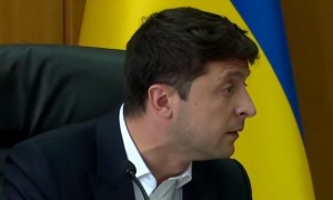 Создать мем: владимир зеленский лукашенко, Мужчина, мемы с зеленским разбойник