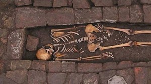 Create meme: skeleton knights tomb, human skeleton excavation of graves, the remains