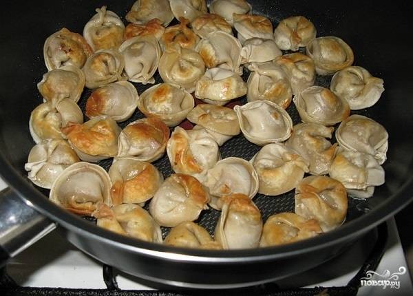 Create meme: fried dumplings, dumplings in a frying pan, steamed dumplings