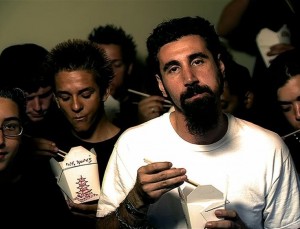 Создать мем: серж танкян chop suey, serj tankian chop suey, system of a down