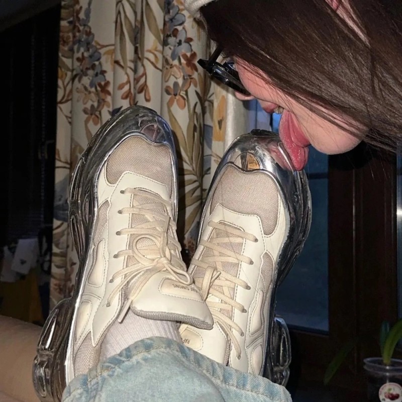 Create meme: massive sneakers, dirty sneakers, womens running shoes