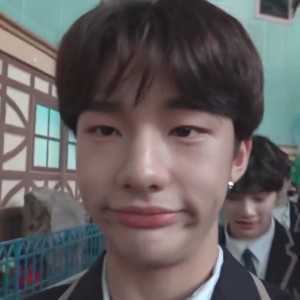 Создать мем: стрей лицо мем, хёнджин упоротый, stray kids derp face