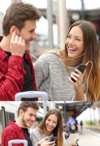 Создать мем: earbuds, happy couple, люди