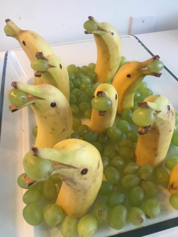 Create meme: fruit serving, DIY fruit, banana dolphin fruit slicing
