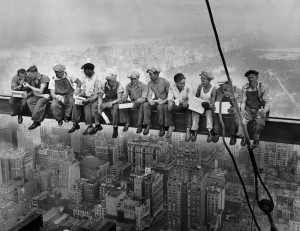 Создать мем: обед на небоскрёбе 1932, чарльз эббетс обед на небоскрёбе, чарльз эббетс обед на небоскрёбе высокое качество