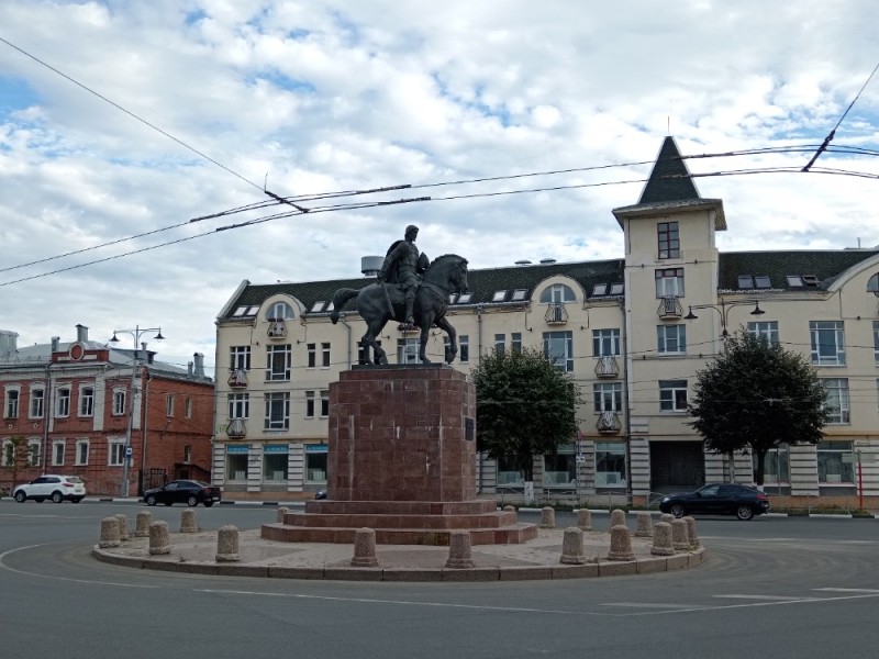 Create meme: Cathedral square Ryazan, monument to Prince Oleg of Ryazan Ryazan, monument on Cathedral square in Ryazan