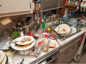 Создать мем: мыть посуду, объявление грязная посуда общажитие, бардак на кухне