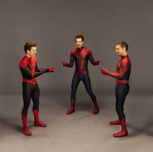 Создать мем: эндрю гарфилд фигура, какиполучить в игре spider man 2018 костюм эндрю гарфилд, человек-паук том холланд фигурка mafex
