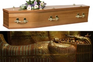 Создать мем: гробница тутанхамона фото, саркофаг тутанхамона фото, золотой саркофаг тутанхамона
