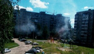Создать мем: во дворе дома, пожар на рыленкова смоленск, улица