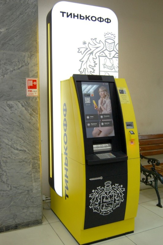 Создать мем: тинькофф банкомат на улице, терминал тинькофф, банкоматы тинькофф в санкт-петербурге