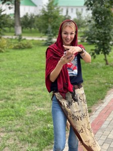 Создать мем: девушки, узбекские турбанли, люди
