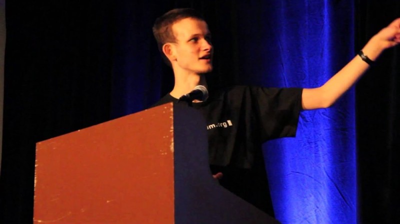 Создать мем: парень, публичное выступление, vitalik buterin