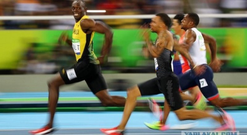 Create meme: Usain bolt , running for 100 meters, bolt