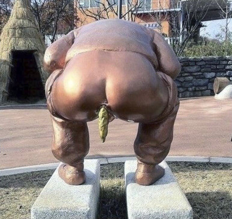 Create meme: monument to a turd in Korea, sculpture of a turd, the statue of poop