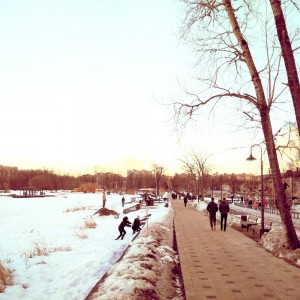 Создать мем: казань ленинский сад зима, бульвар снег, горка в раменском парке