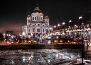 Создать мем: храм христа спасителя ноч, патриарший мост у храма христа спасителя, храм христа спасителя москва зима