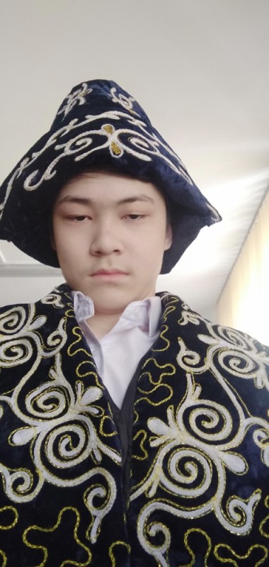 Создать мем: казахская национальная одежда шапан, шапан, казахский