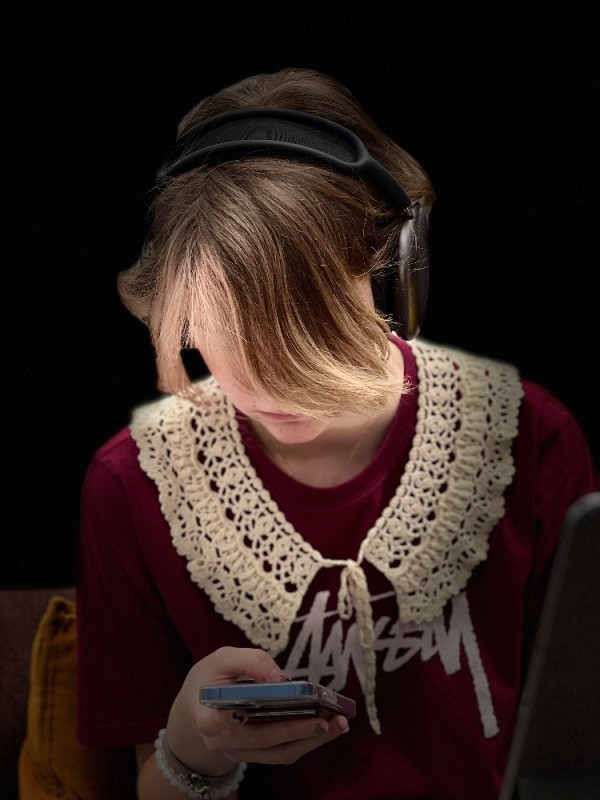 Create meme: girl , logic3 t350 headphones, retro style