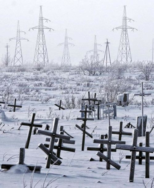 Create meme: old cemetery, Vorkuta Gulag, tombstone cross old cemetery