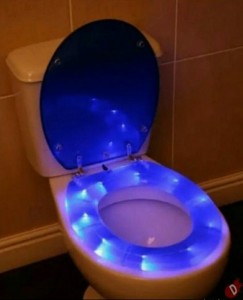 Создать мем: унитаз с подсветкой в квартире, крышка унитаза с подсветкой, туалет в космическом стиле