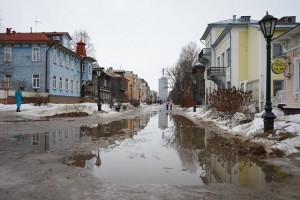 Создать мем: улочки нижнего новгорода весна, в мурманске самая длинная лестница на ул. чумбарова лучинского, малые города от