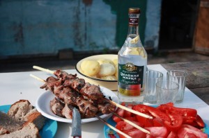 Create meme: stalik skewers, kebab, photo skewers vodka table