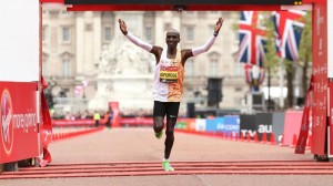 Создать мем: london marathon 2019, Элиуд Кипчоге, марафон кипчоге