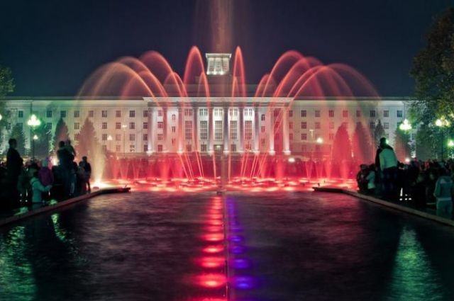Create meme: fountain on the Millennium Square, fountain on the Tambov embankment, singing fountain nalchik