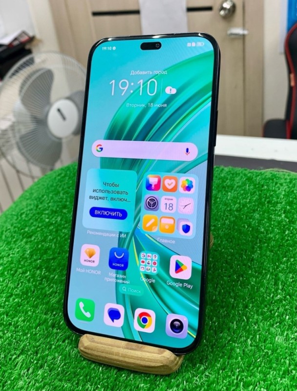 Create meme: honor 10 i, smartphone honor, honor