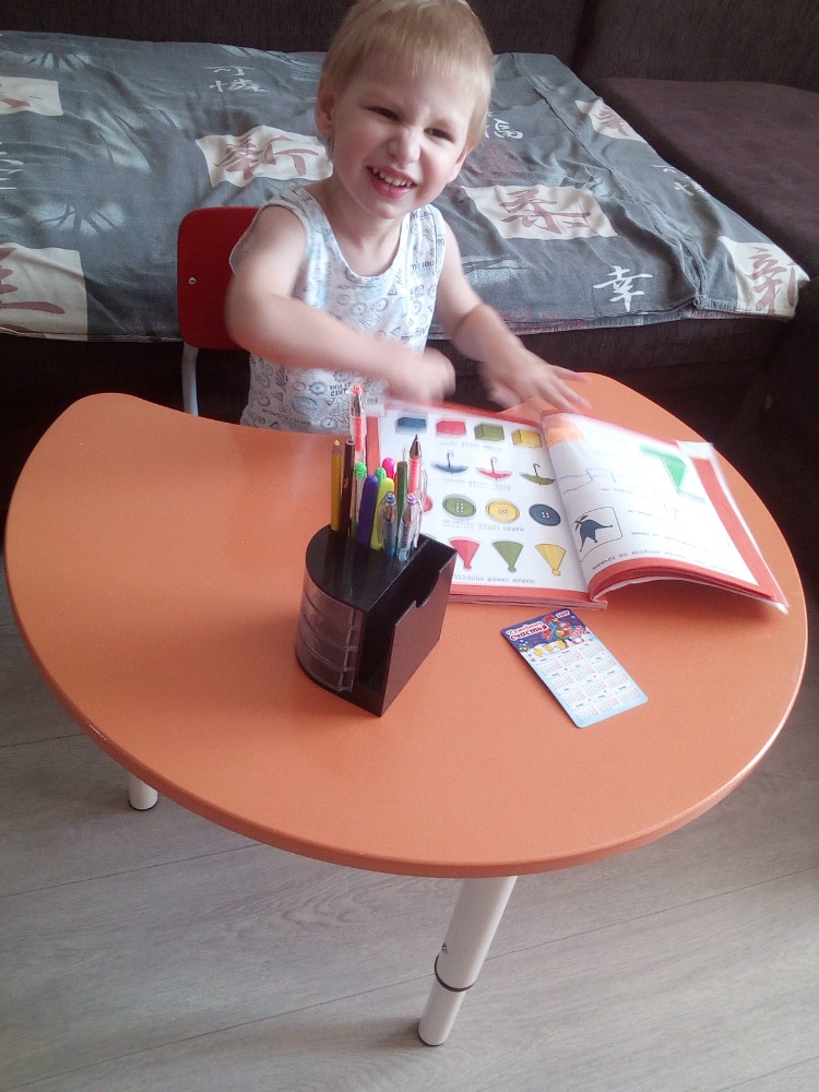 Create meme: children's table, children's adjustable table, children's round table