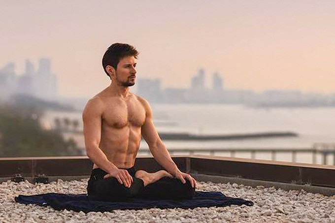 Create meme: Pavel Durov torso, Pavel Durov , Pavel Durov on the beach