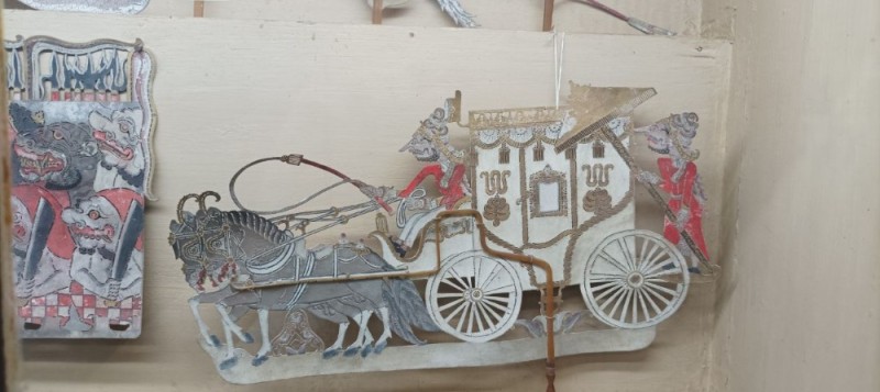 Create meme: porcelain mason carriage, carriage, figure