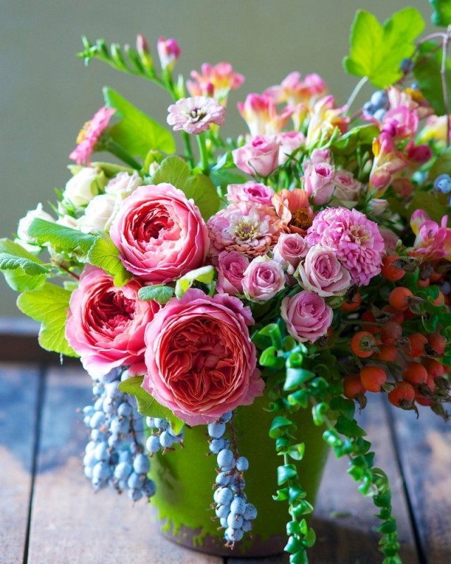 Create meme: Beautiful bouquet, ranunculus fuchsia, peony-shaped flowers