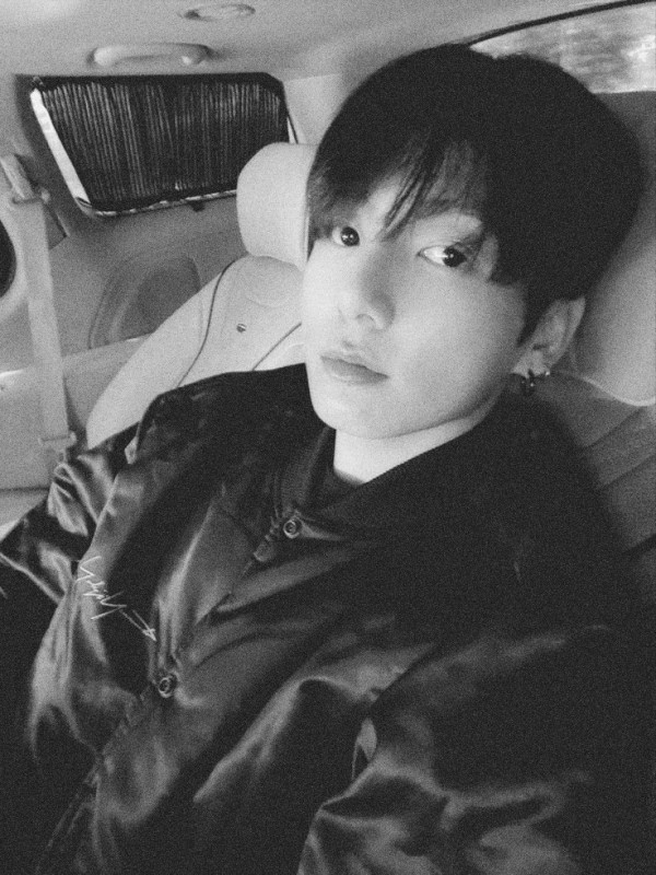 Создать мем: чонгук из bts, jungkook selca, селфи чонгука