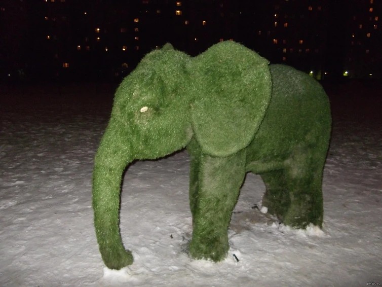 Create meme: topiary king topiary figures, topiary elephant figures, The green elephant