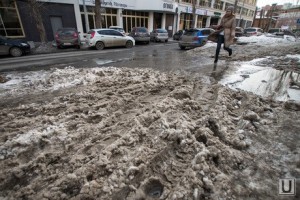 Create meme: puddle snow, snow and mud, winter in Russia photo dirt