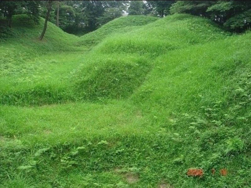 Создать мем: burial mound, исторические места, кёнджу парк курганов