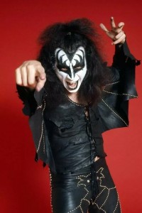 Создать мем: kiss gene simmons молодой, джин симмонс в профиль, джин симмонс кисс