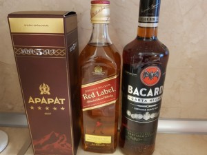 Создать мем: red label, коньяк, виски