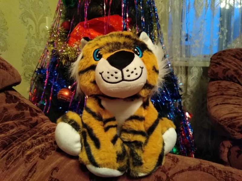 Create meme: toy tiger cub, soft toy tiger cub, soft toy tiger big