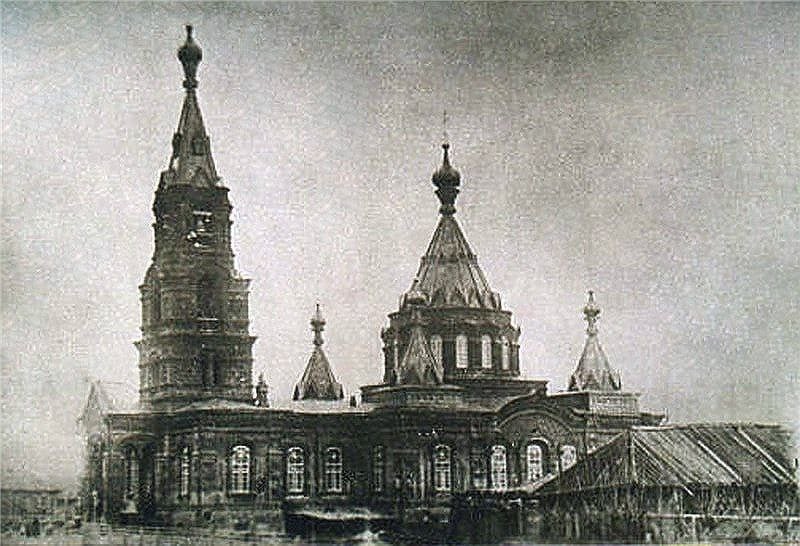 Create meme: alexander nevsky cathedral in omutninsk, Mikhailo-Arkhangelsk Cathedral near Serdobsk, cathedral of St. michael the archangel serdobsk