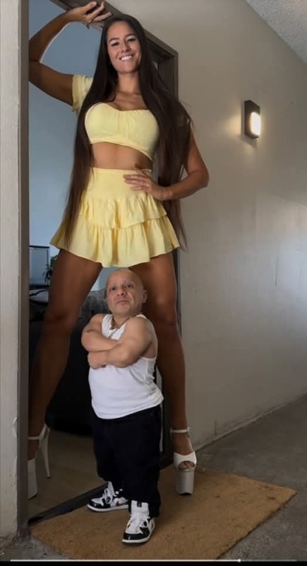 Create meme: Girl gigantism, A tall woman, tall girl