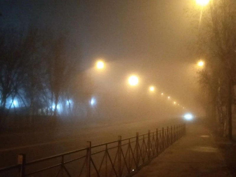 Создать мем: город в тумане, туман, ночной туман