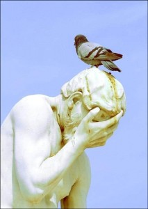 Создать мем: статуя с голубем на голове, человек, facepalm скульптура