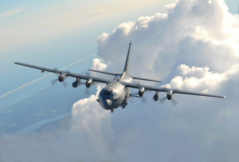 Создать мем: ac-130u, летающая батарея lockheed ac-130, ac-130h spectre